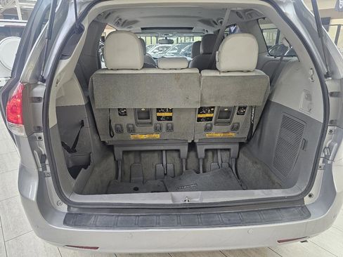 Used 2014 Toyota Sienna XLE FWD image 10