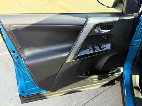 Used 2017 Toyota RAV4 Limited image 12