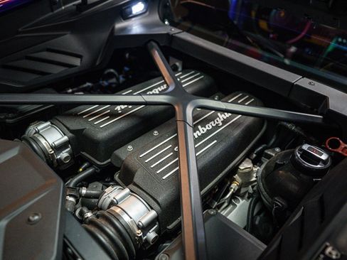 Used 2022 Lamborghini Huracan EVO image 31