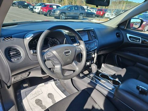 Used 2019 Nissan Pathfinder S image 20