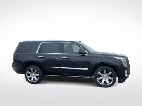 Used 2016 Cadillac Escalade Premium image 2