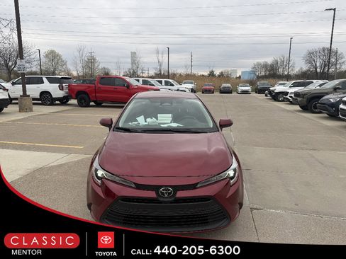 Used 2024 Toyota Corolla LE image 2