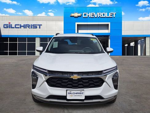 New 2026 Chevrolet Trax LT FWD image 2
