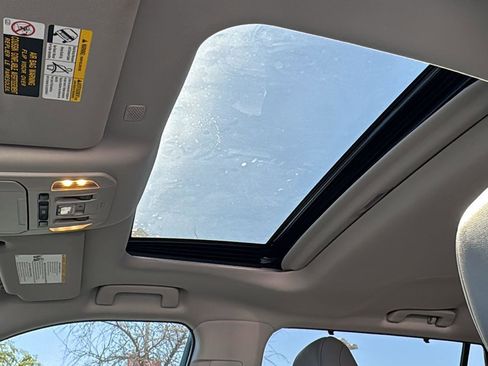 Used 2021 Toyota Highlander XLE image 25