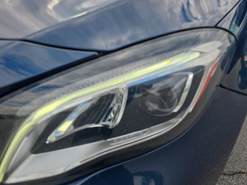 Used 2020 Mercedes-Benz GLA 250 4MATIC w/ Premium Package image 31