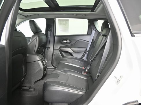 Used 2022 Jeep Cherokee Latitude Lux w/ Sun & Sound Group image 18