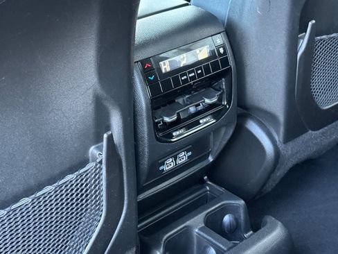 Used 2023 Jeep Grand Cherokee L Laredo image 14