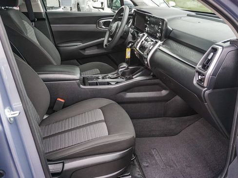 Certified 2023 Kia Sorento LX FWD image 13