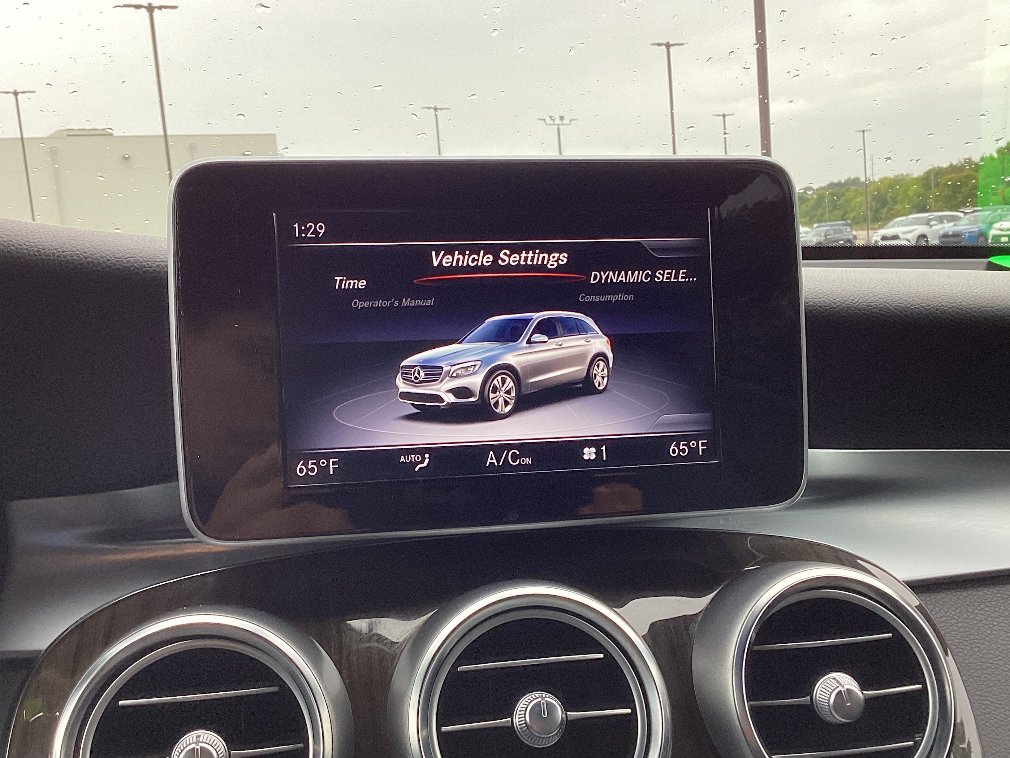 Used 2019 Mercedes-Benz GLC 300 4MATIC image 5