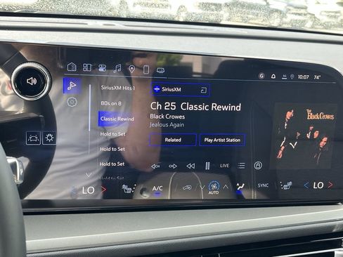 New 2025 Chevrolet Traverse LT image 15