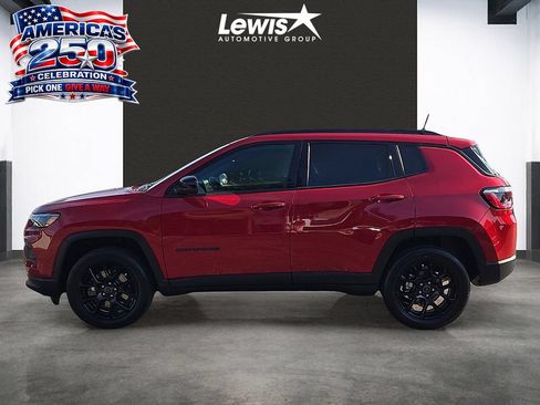 Used 2025 Jeep Compass Latitude w/ Altitude Special Edition AWD/4WD image 2