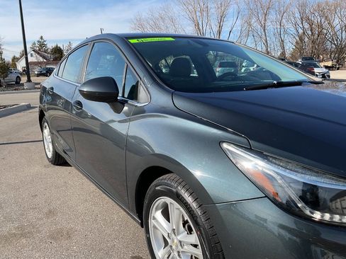Used 2017 Chevrolet Cruze LT image 11