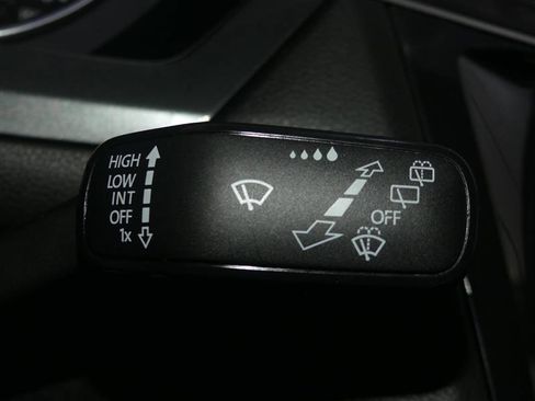 Used 2019 Volkswagen Tiguan SE image 36