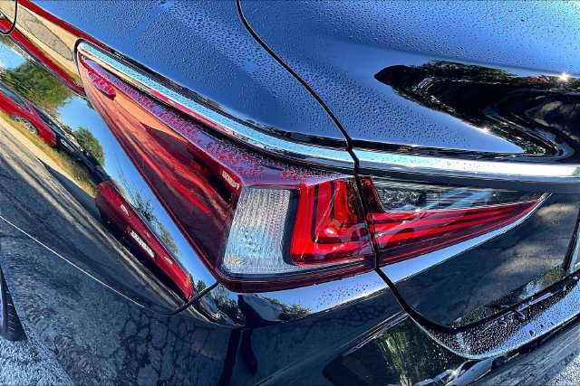 Used 2024 Lexus ES 350 w/ Premium Package FWD image 25