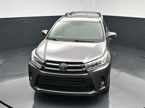 Used 2018 Toyota Highlander SE AWD/4WD image 20