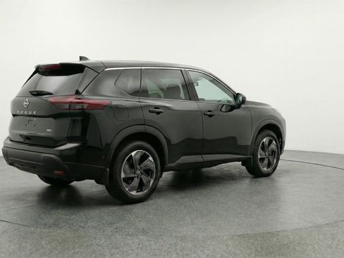 Used 2025 Nissan Rogue SV image 9