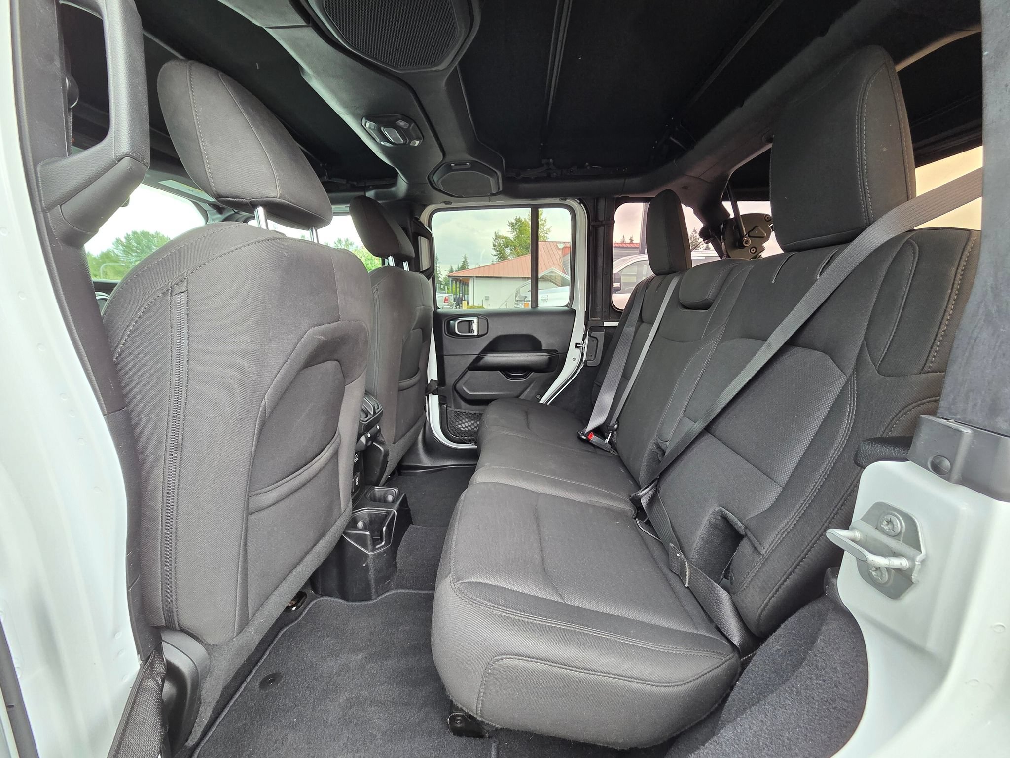 Used 2018 Jeep Wrangler Unlimited Sahara AWD/4WD image 24