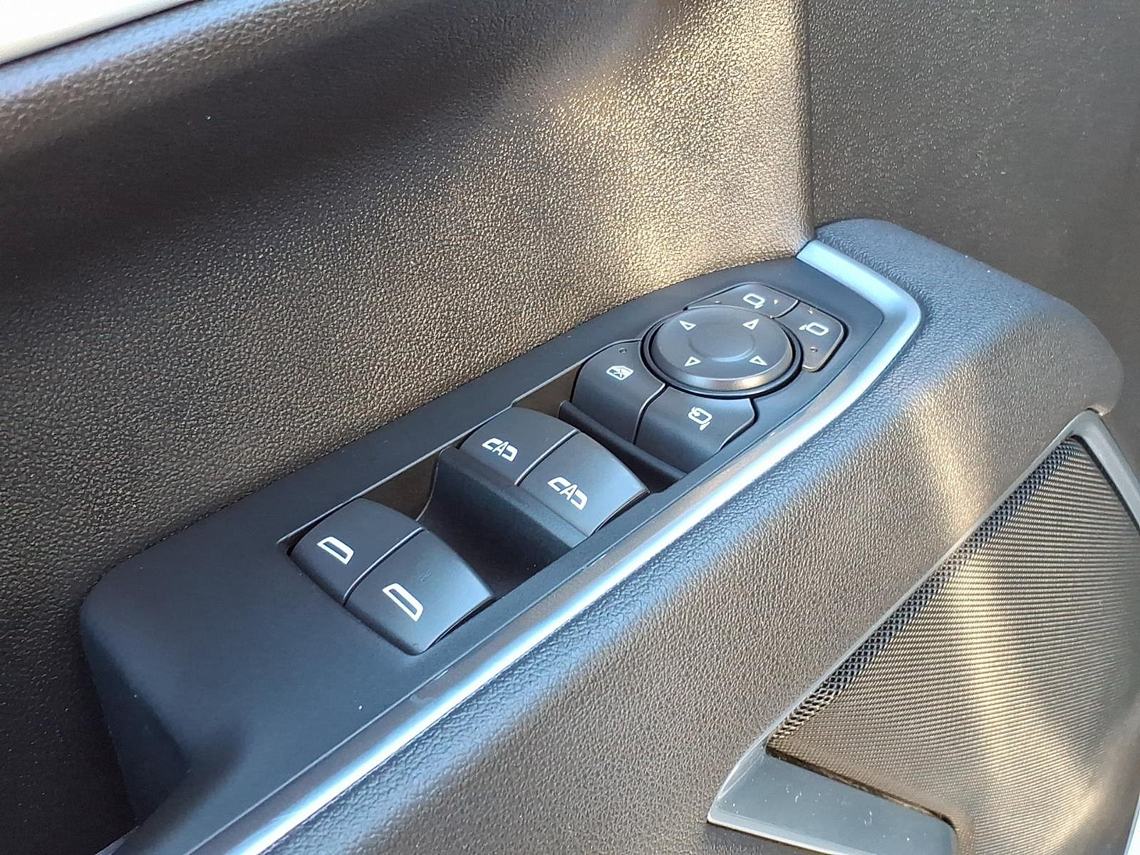 Used 2025 GMC Sierra 1500 SLT AWD/4WD image 13