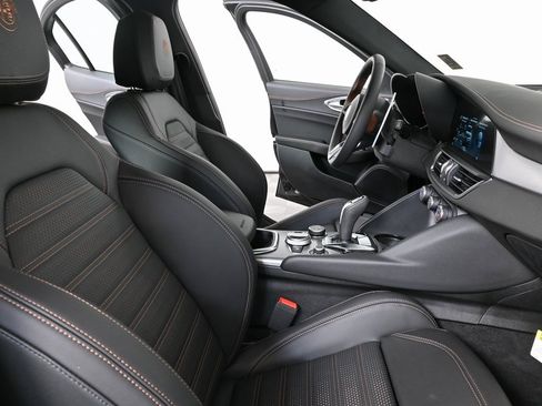 New 2025 Alfa Romeo Giulia w/ Driving Assist Package image 20