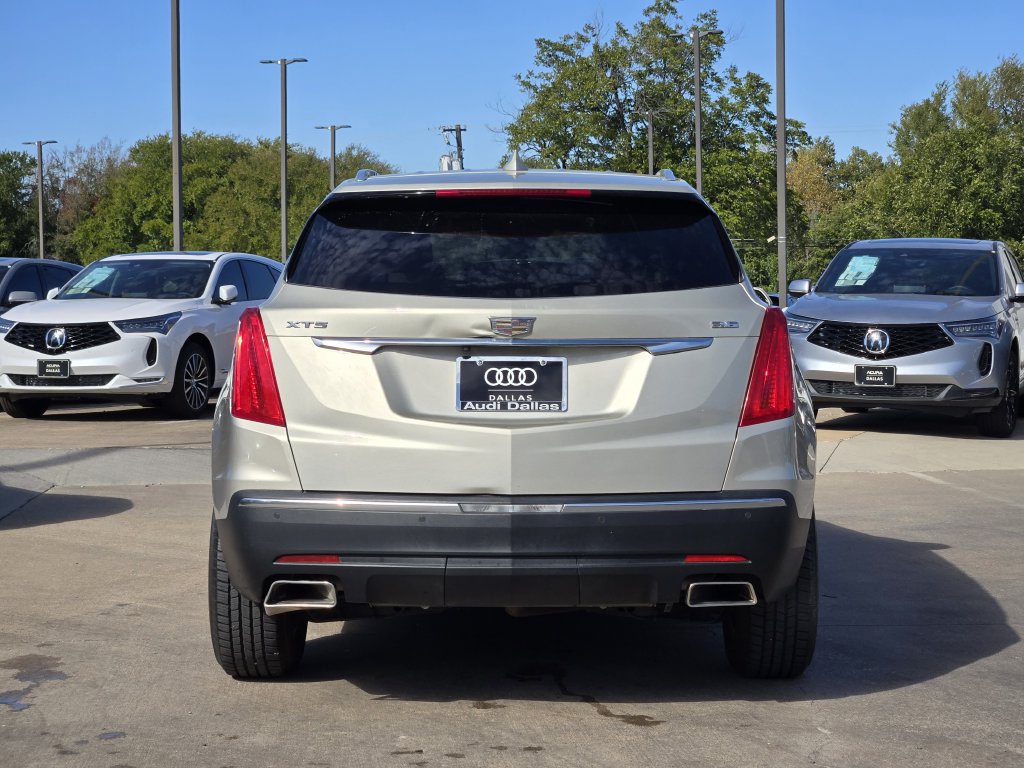 Used 2017 Cadillac XT5 Luxury w/ Driver Awareness Package FWD image 9