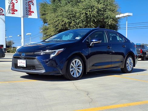 Used 2024 Toyota Corolla XLE image 1