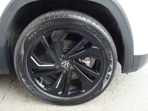 Used 2022 Volkswagen Atlas SE w/ Black Wheel Package image 39