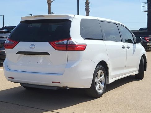 Used 2020 Toyota Sienna L FWD image 4