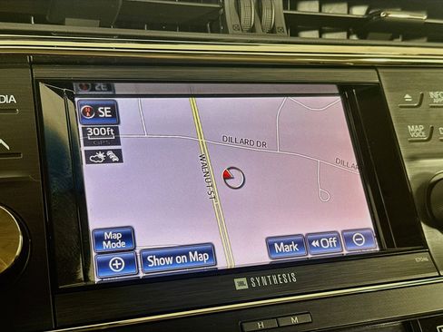 Used 2013 Toyota Avalon Limited FWD image 22