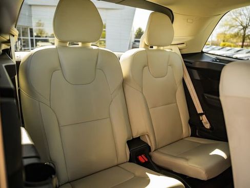 Used 2022 Volvo XC90 T6 Momentum w/ Climate Package image 32