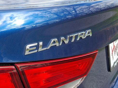 Used 2016 Hyundai Elantra SE image 29