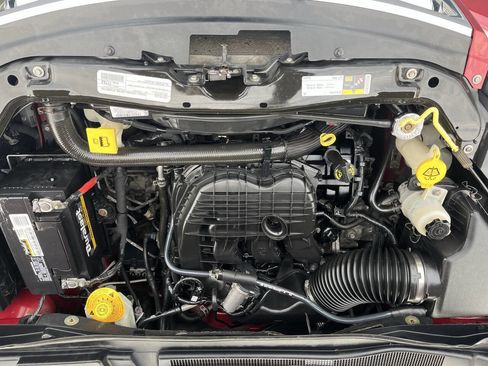 Used 2015 Chrysler Town & Country Touring image 19