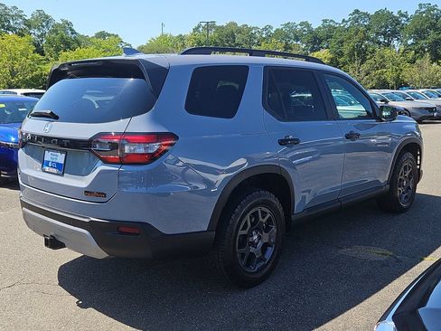 Used 2024 Honda Pilot TrailSport image 6