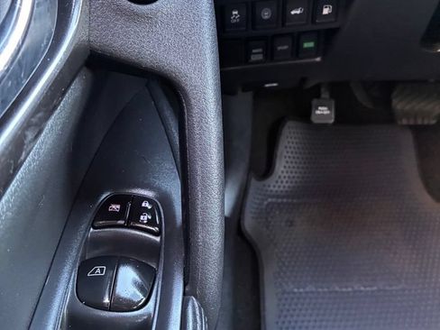 Used 2019 Nissan Rogue SV AWD/4WD image 27