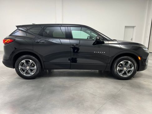 Used 2025 Chevrolet Blazer LT FWD image 8