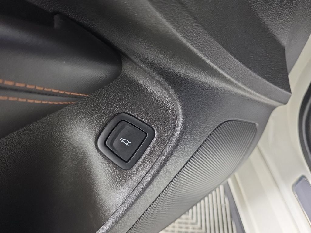 Used 2021 Cadillac CT4 V w/ Technology Package RWD image 13