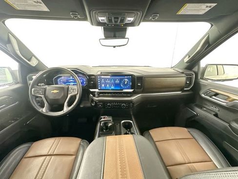 Used 2024 Chevrolet Silverado 1500 High Country w/ High Country Premium Package AWD/4WD image 3