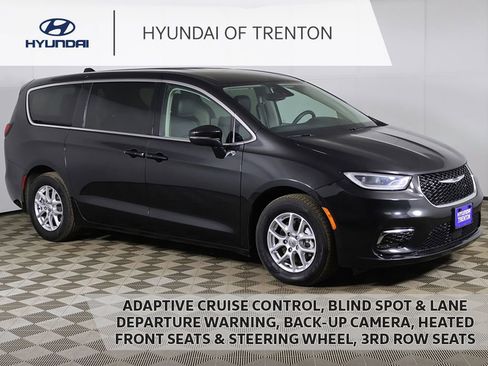 Used 2023 Chrysler Pacifica Touring-L FWD image 1