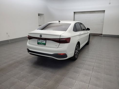 Used 2025 Volkswagen Jetta SE FWD image 9