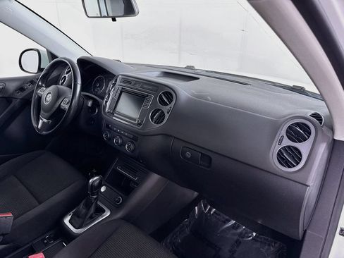 Used 2017 Volkswagen Tiguan Limited w/ Premium Package AWD/4WD image 30