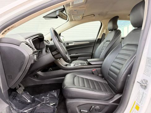 Used 2018 Ford Fusion SE w/ Equipment Group 602A FWD image 12