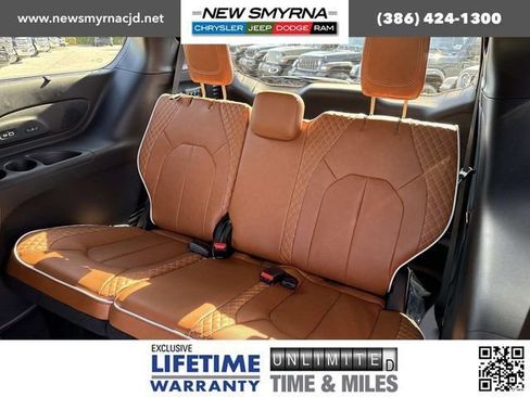New 2026 Chrysler Pacifica Pinnacle image 11