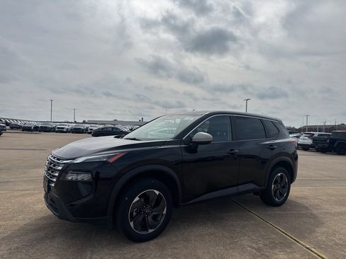 Certified 2025 Nissan Rogue SV image 10