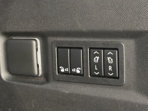 Used 2022 Chevrolet Tahoe LT w/ Luxury Package image 9