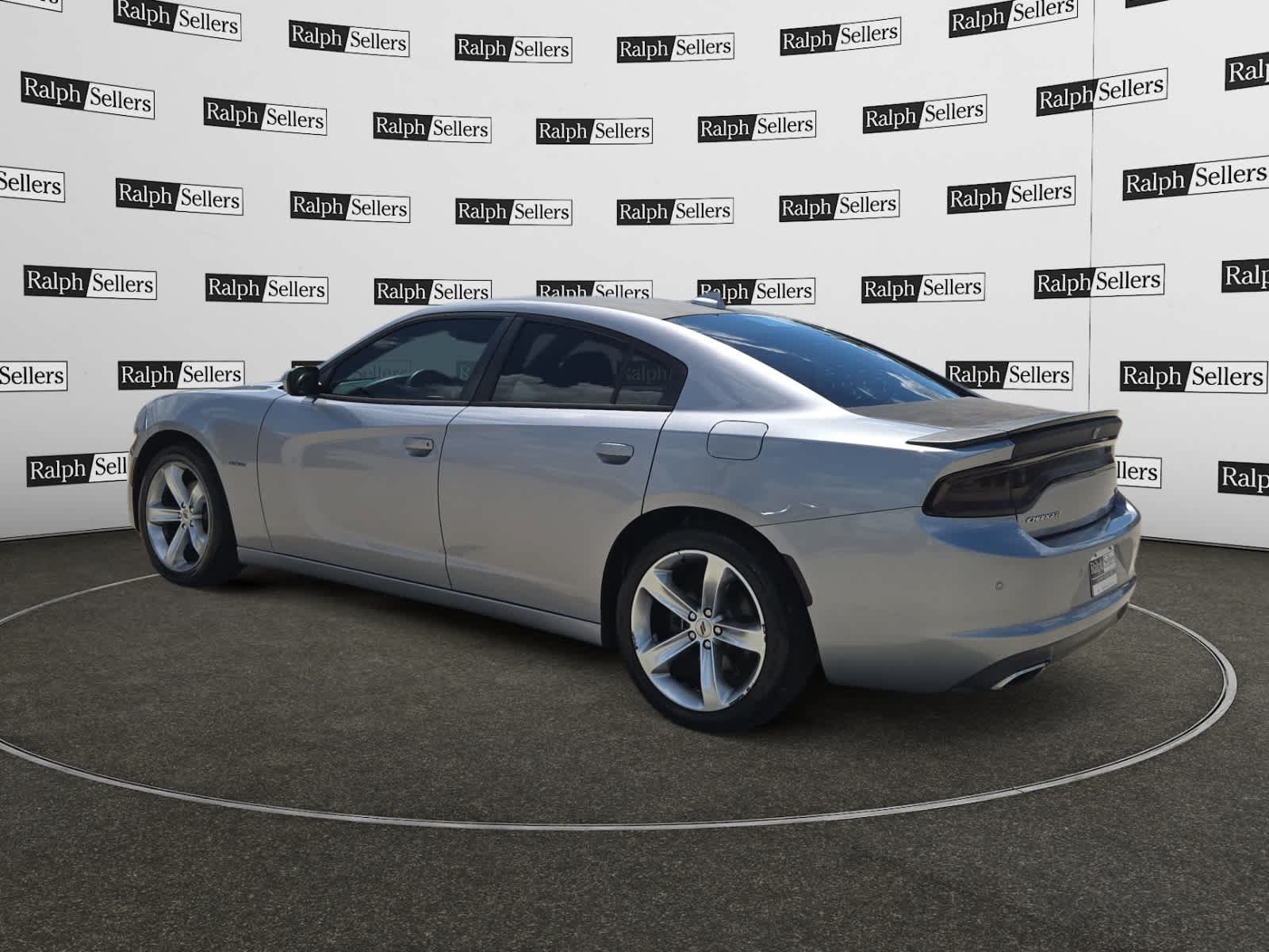 Used 2018 Dodge Charger R/T RWD image 4