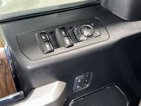 Used 2020 Ford F150 Lariat w/ Equipment Group 502A Luxury AWD/4WD image 18