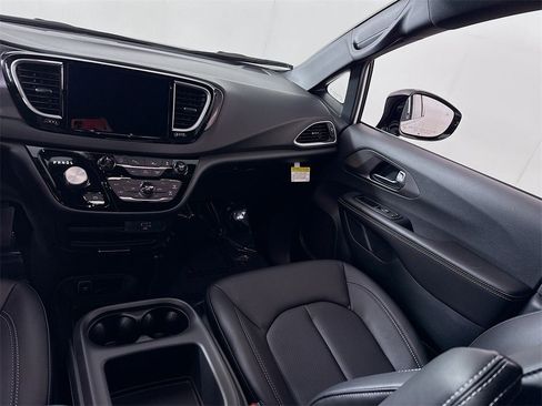 New 2026 Chrysler Voyager LX image 16