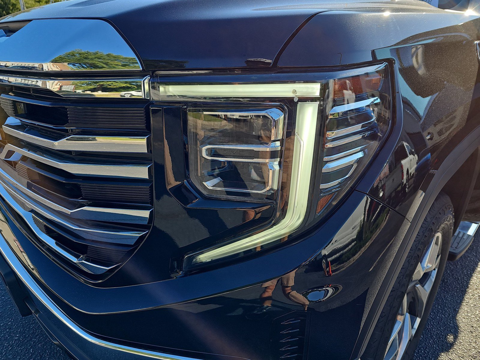 Used 2023 GMC Sierra 1500 SLT w/ SLT Premium Package AWD/4WD image 34