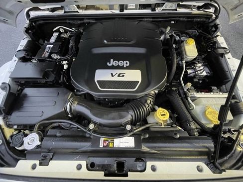 Used 2016 Jeep Wrangler Unlimited Rubicon w/ Dual Top Group image 20