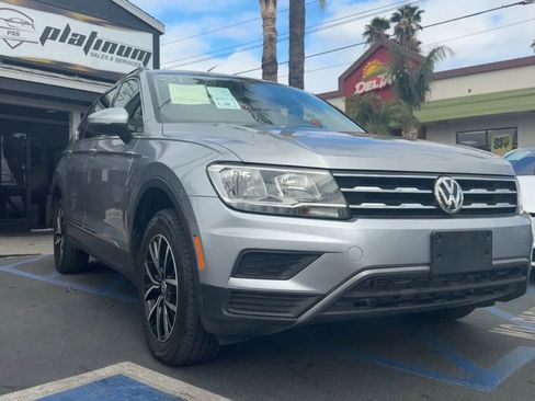 Used 2021 Volkswagen Tiguan SE FWD image 2