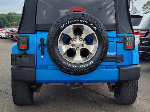 Used 2016 Jeep Wrangler Unlimited Sahara AWD/4WD image 13